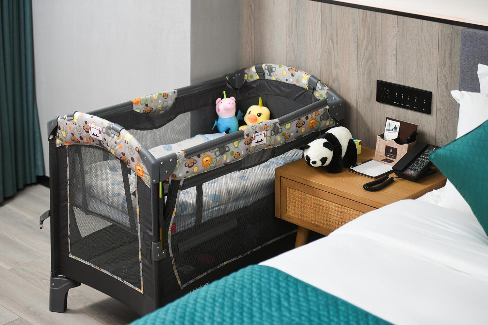 Mehood Lestie International Hotel Nancun Wanbo Metro Station Branch - Free Shuttle Bus To Canton Fair Complex During Canton Fair Period & Free Breakfast & Free Afternoon Tea & Free Midnight Snack & Free Vpn Internet Access Guangzhou Exterior foto