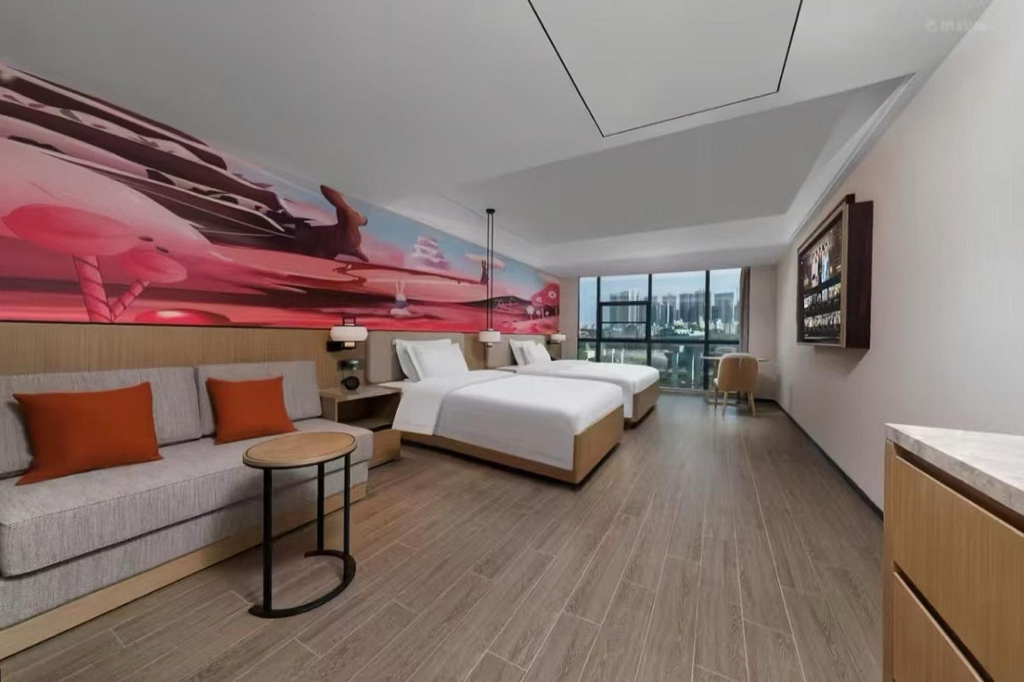 Mehood Lestie International Hotel Nancun Wanbo Metro Station Branch - Free Shuttle Bus To Canton Fair Complex During Canton Fair Period & Free Breakfast & Free Afternoon Tea & Free Midnight Snack & Free Vpn Internet Access Guangzhou Exterior foto