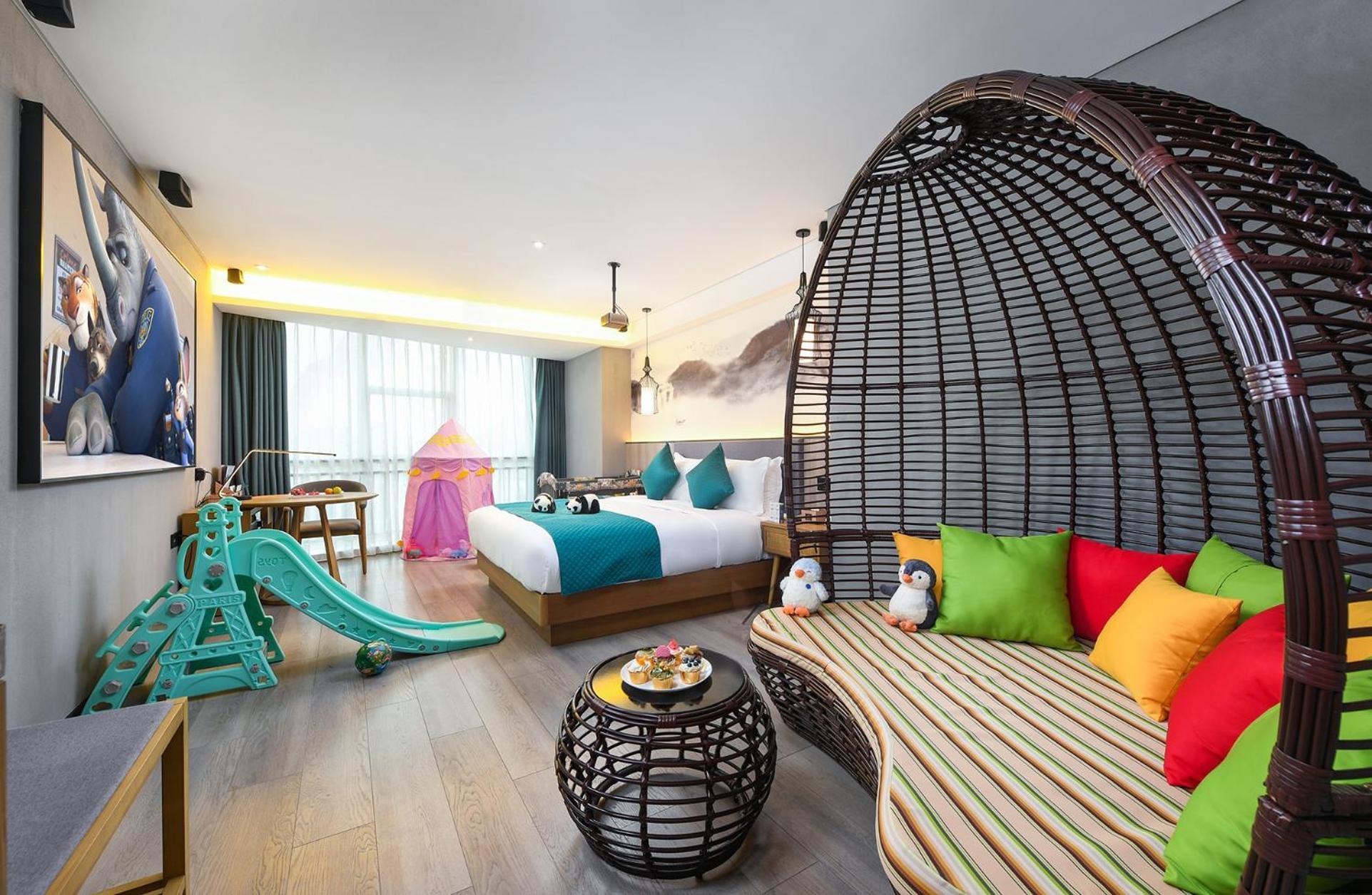 Mehood Lestie International Hotel Nancun Wanbo Metro Station Branch - Free Shuttle Bus To Canton Fair Complex During Canton Fair Period & Free Breakfast & Free Afternoon Tea & Free Midnight Snack & Free Vpn Internet Access Guangzhou Exterior foto