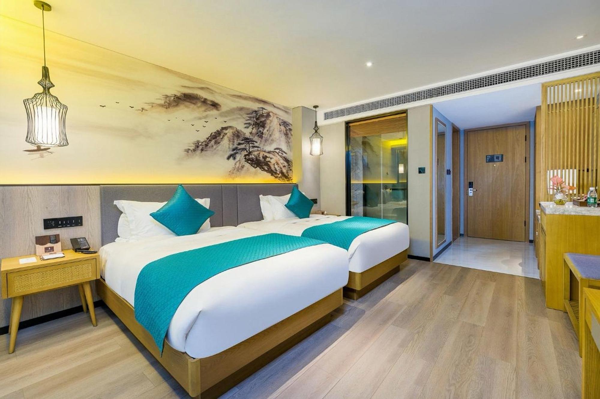 Mehood Lestie International Hotel Nancun Wanbo Metro Station Branch - Free Shuttle Bus To Canton Fair Complex During Canton Fair Period & Free Breakfast & Free Afternoon Tea & Free Midnight Snack & Free Vpn Internet Access Guangzhou Exterior foto