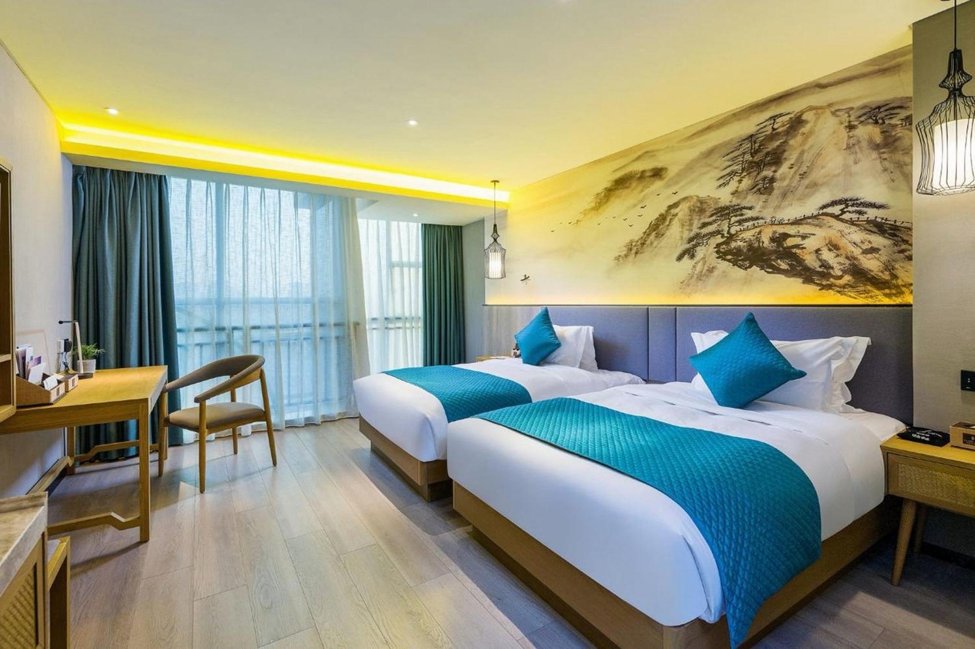 Mehood Lestie International Hotel Nancun Wanbo Metro Station Branch - Free Shuttle Bus To Canton Fair Complex During Canton Fair Period & Free Breakfast & Free Afternoon Tea & Free Midnight Snack & Free Vpn Internet Access Guangzhou Exterior foto