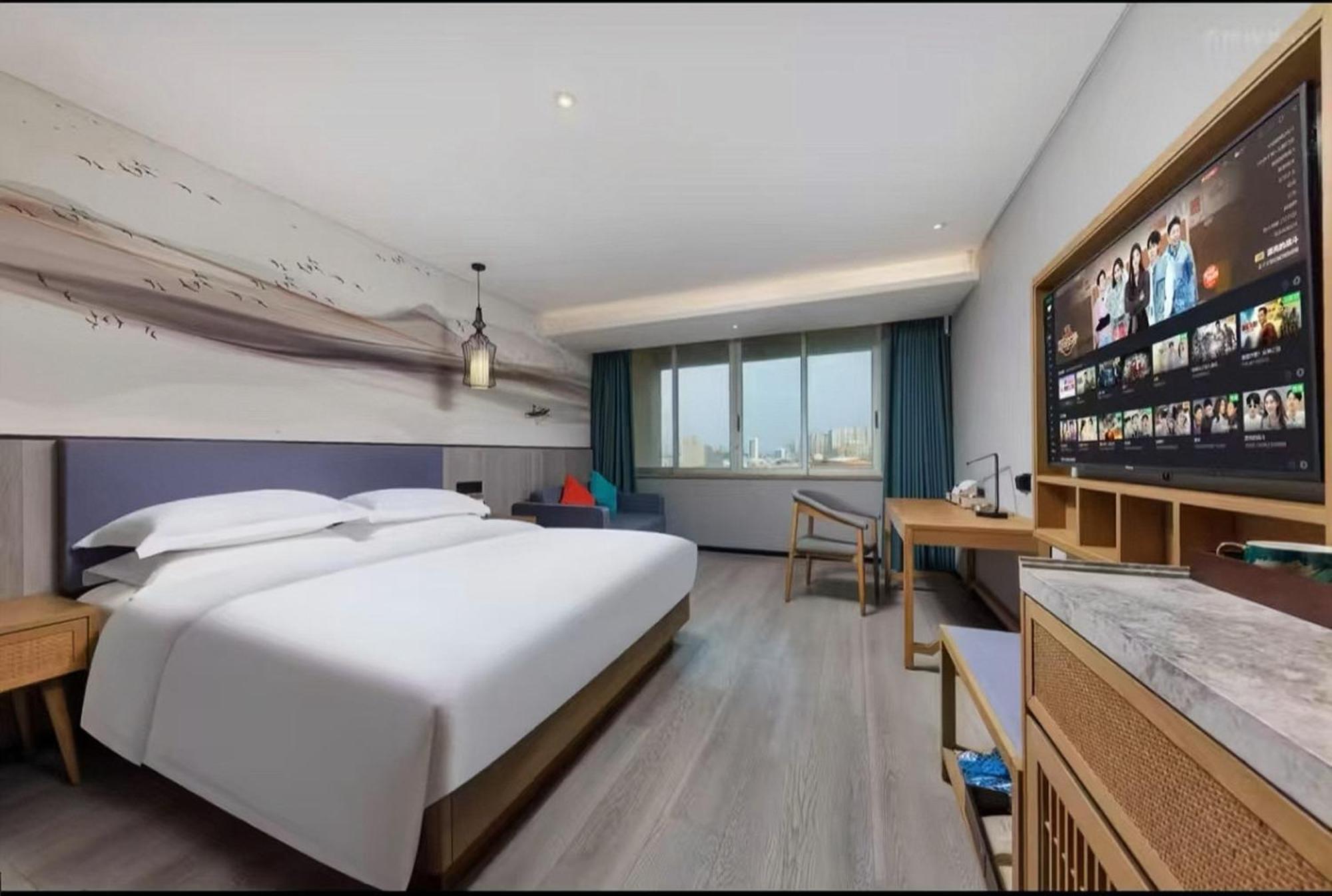Mehood Lestie International Hotel Nancun Wanbo Metro Station Branch - Free Shuttle Bus To Canton Fair Complex During Canton Fair Period & Free Breakfast & Free Afternoon Tea & Free Midnight Snack & Free Vpn Internet Access Guangzhou Exterior foto