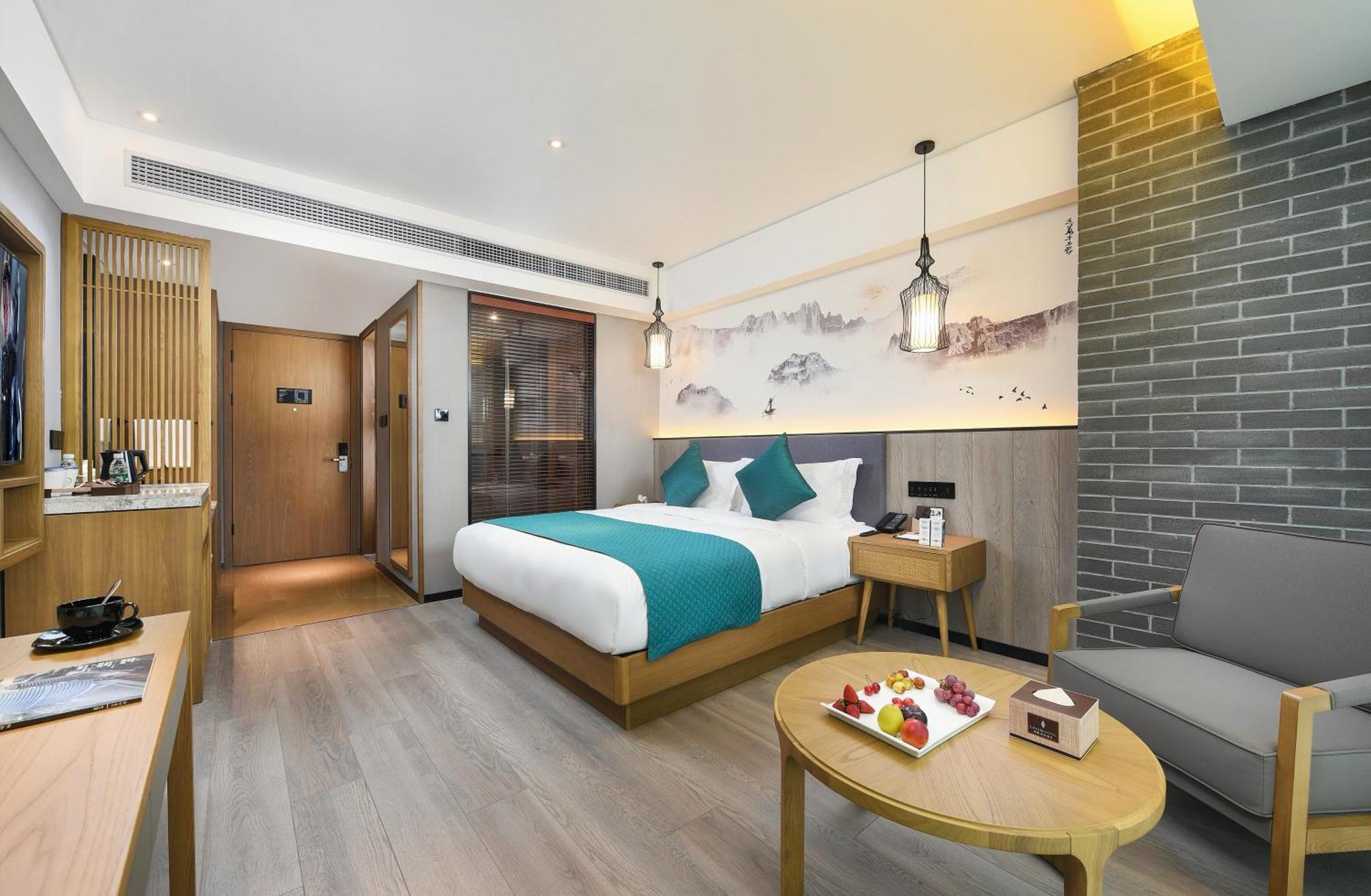 Mehood Lestie International Hotel Nancun Wanbo Metro Station Branch - Free Shuttle Bus To Canton Fair Complex During Canton Fair Period & Free Breakfast & Free Afternoon Tea & Free Midnight Snack & Free Vpn Internet Access Guangzhou Exterior foto