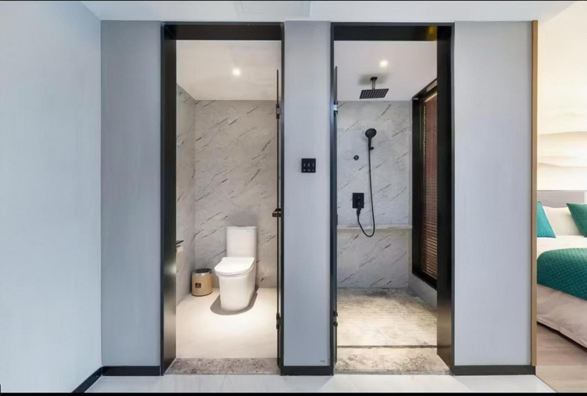 Mehood Lestie International Hotel Nancun Wanbo Metro Station Branch - Free Shuttle Bus To Canton Fair Complex During Canton Fair Period & Free Breakfast & Free Afternoon Tea & Free Midnight Snack & Free Vpn Internet Access Guangzhou Exterior foto