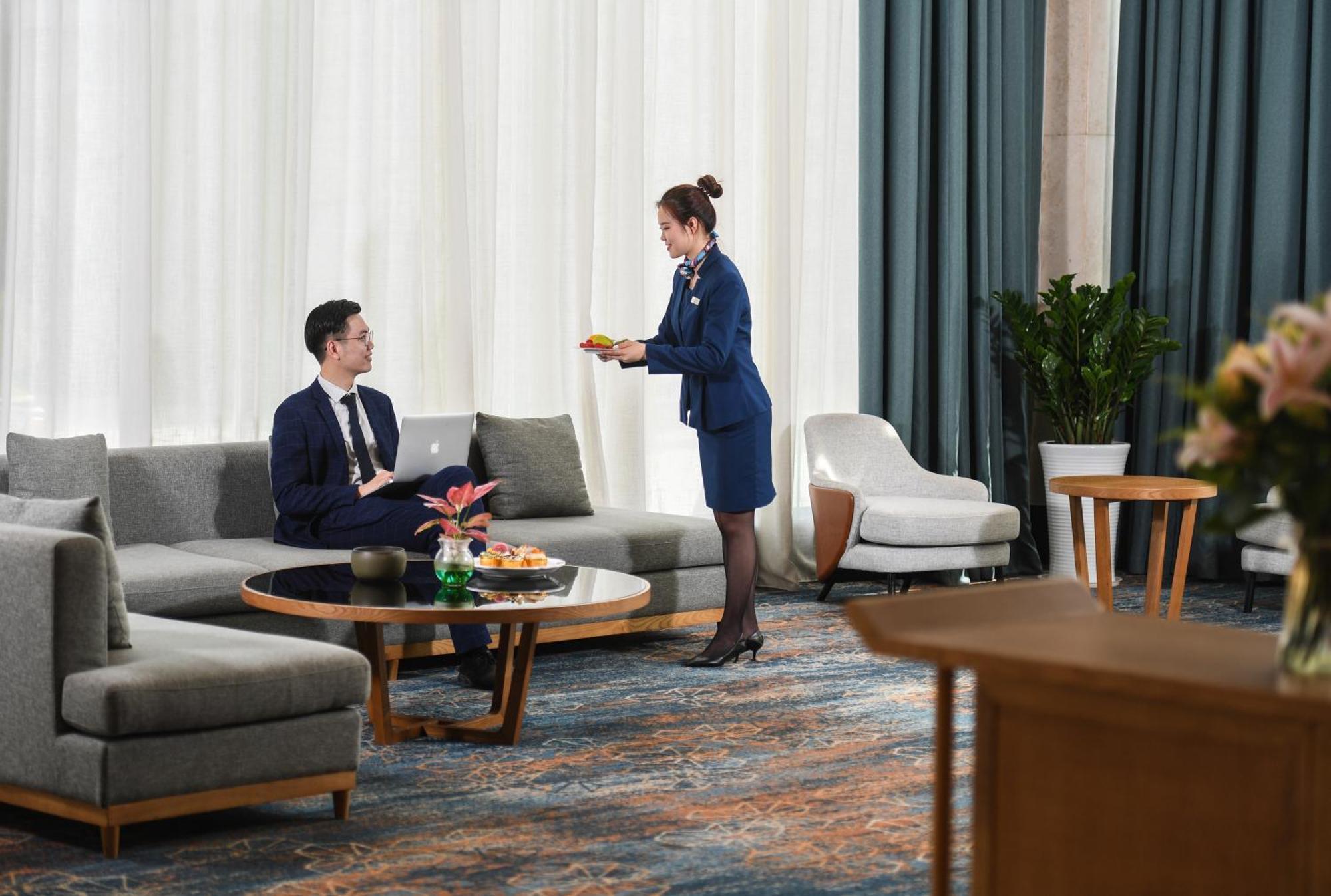 Mehood Lestie International Hotel Nancun Wanbo Metro Station Branch - Free Shuttle Bus To Canton Fair Complex During Canton Fair Period & Free Breakfast & Free Afternoon Tea & Free Midnight Snack & Free Vpn Internet Access Guangzhou Exterior foto