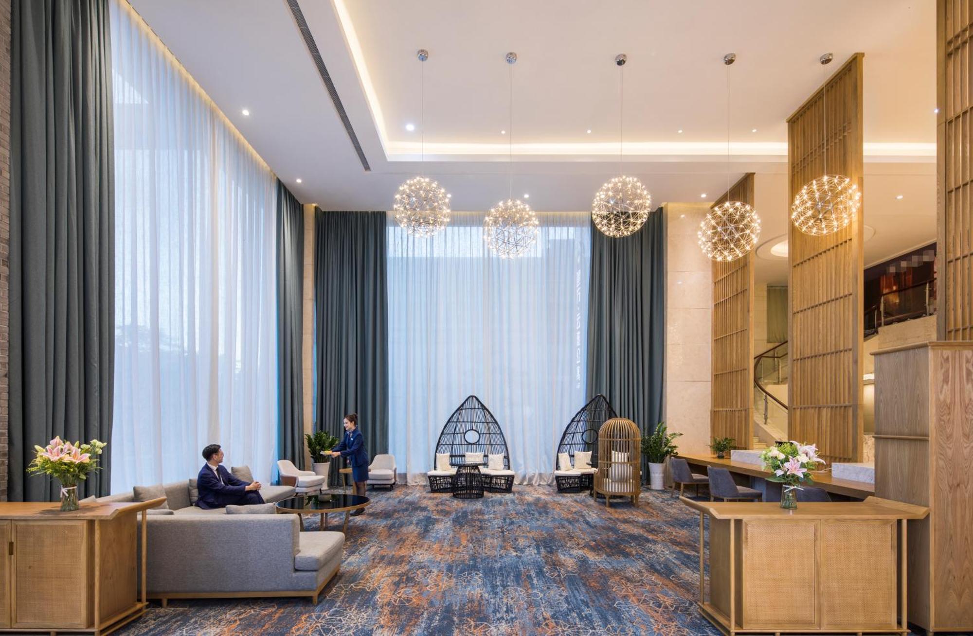 Mehood Lestie International Hotel Nancun Wanbo Metro Station Branch - Free Shuttle Bus To Canton Fair Complex During Canton Fair Period & Free Breakfast & Free Afternoon Tea & Free Midnight Snack & Free Vpn Internet Access Guangzhou Exterior foto