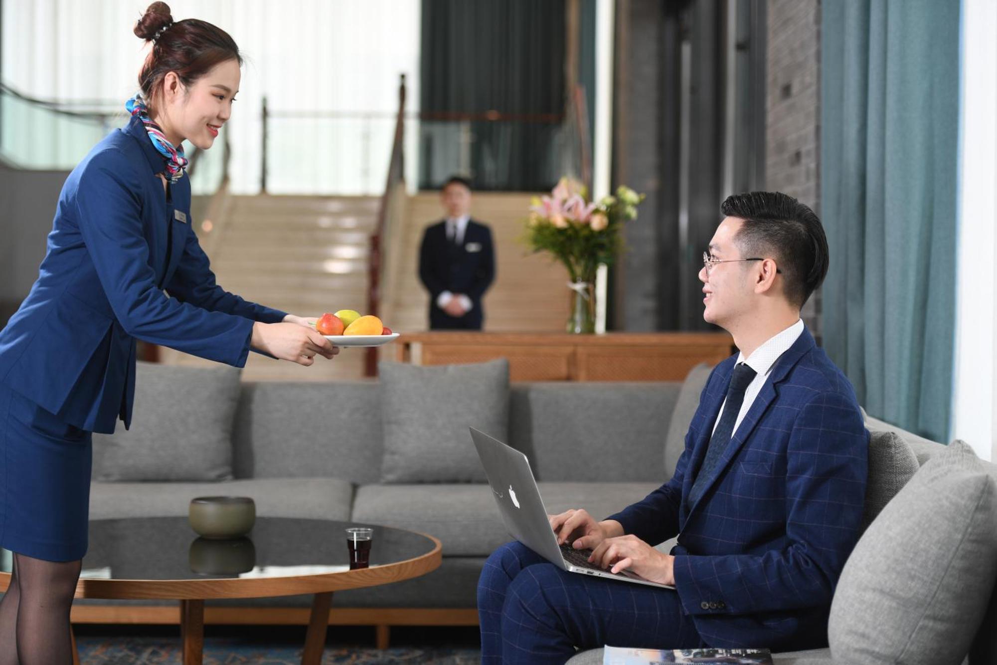 Mehood Lestie International Hotel Nancun Wanbo Metro Station Branch - Free Shuttle Bus To Canton Fair Complex During Canton Fair Period & Free Breakfast & Free Afternoon Tea & Free Midnight Snack & Free Vpn Internet Access Guangzhou Exterior foto