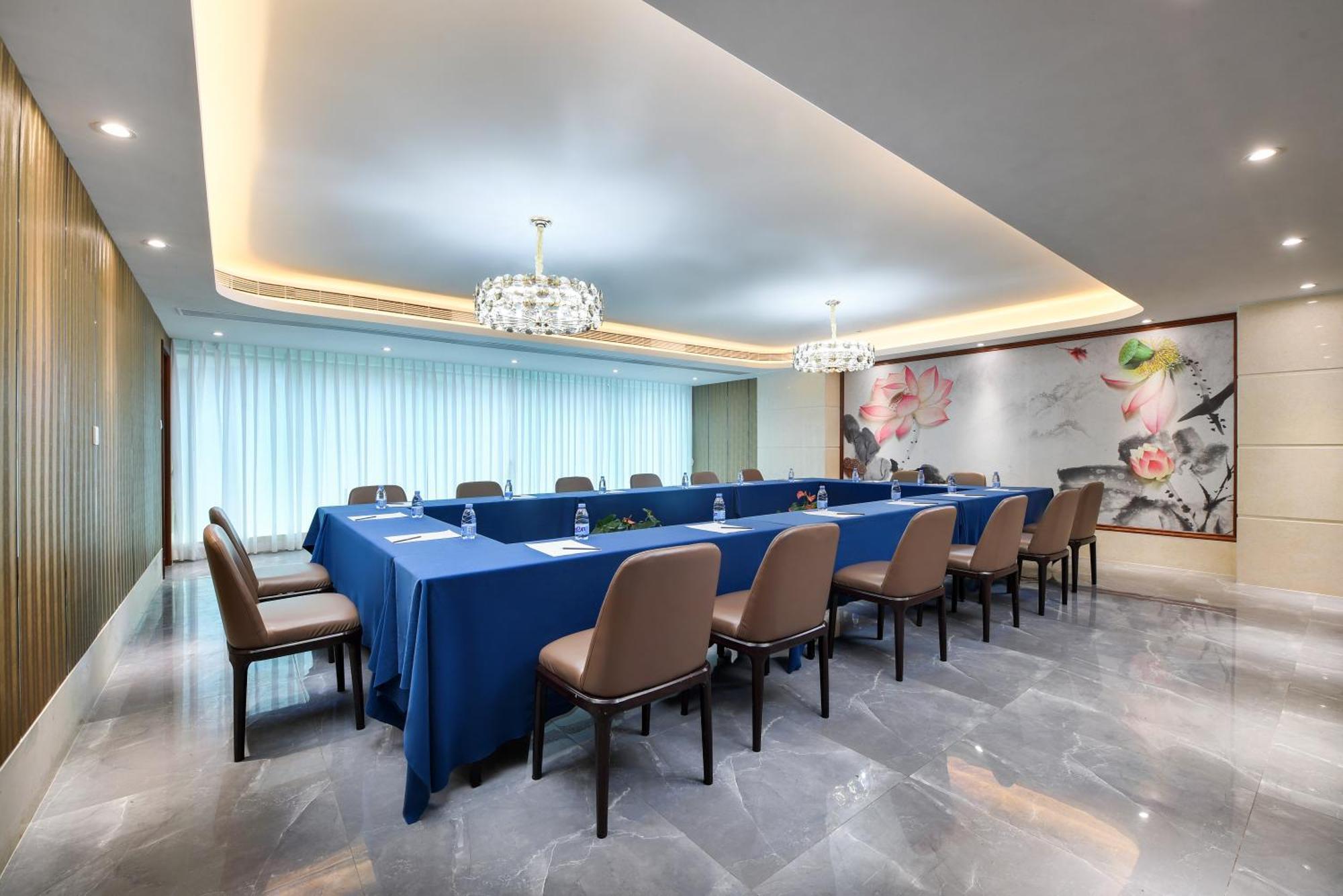 Mehood Lestie International Hotel Nancun Wanbo Metro Station Branch - Free Shuttle Bus To Canton Fair Complex During Canton Fair Period & Free Breakfast & Free Afternoon Tea & Free Midnight Snack & Free Vpn Internet Access Guangzhou Exterior foto