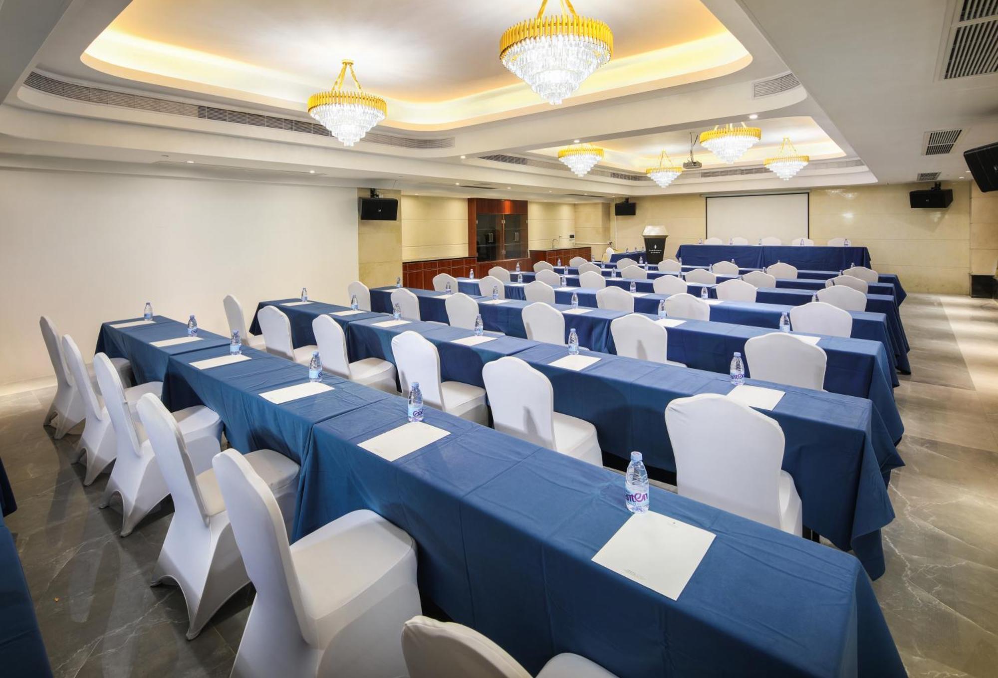 Mehood Lestie International Hotel Nancun Wanbo Metro Station Branch - Free Shuttle Bus To Canton Fair Complex During Canton Fair Period & Free Breakfast & Free Afternoon Tea & Free Midnight Snack & Free Vpn Internet Access Guangzhou Exterior foto
