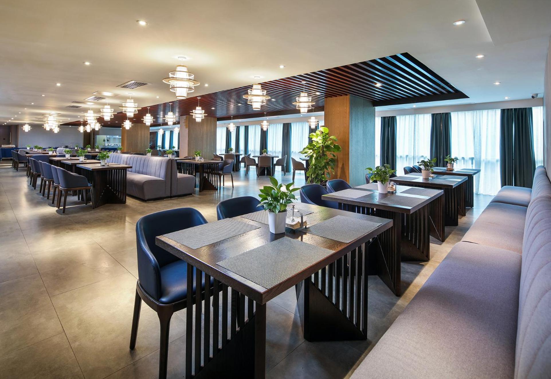 Mehood Lestie International Hotel Nancun Wanbo Metro Station Branch - Free Shuttle Bus To Canton Fair Complex During Canton Fair Period & Free Breakfast & Free Afternoon Tea & Free Midnight Snack & Free Vpn Internet Access Guangzhou Exterior foto